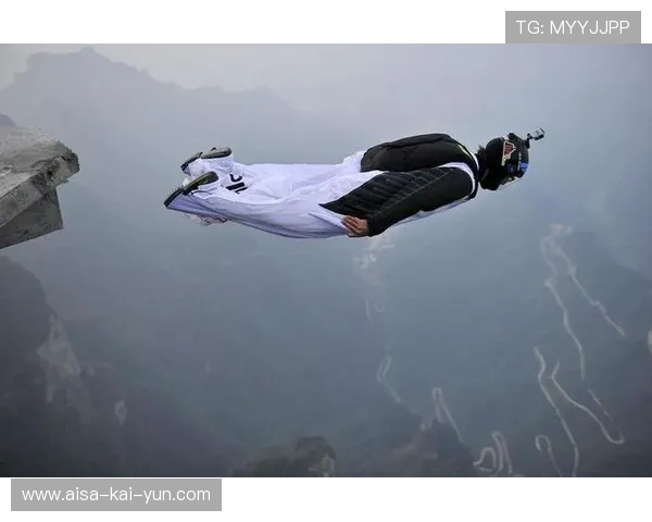 滑雪高速直冲堪比飞行：极限体验，瞬间超越地心引力